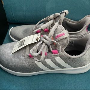 New in box 7.5 women’s adidas Cloudfoam Pure 2.0 Running Shoe sneaker gray pink